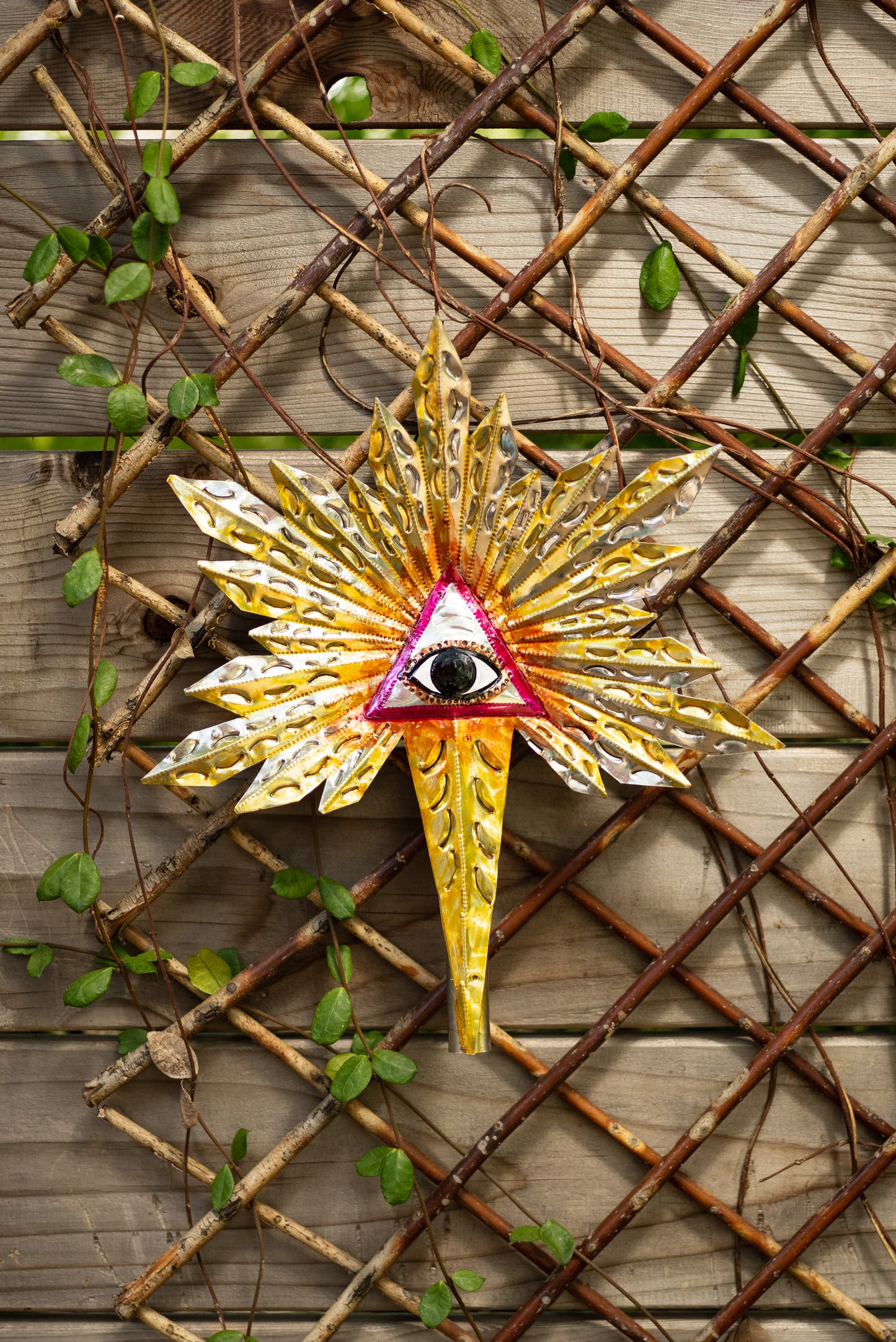 Hammered Metal Starburst Ojo